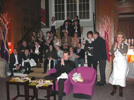In ungezwungener Atmosphäre ließen die Feinschmecker den Abend bei schöner Musik in </p><p>der Pianobar ausklingen. Foto: CLAUDIA SCHMÄING
