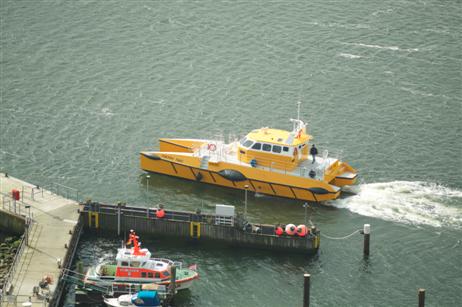 Der derzeitige Ersatz: Katamaran BALTEC P200 Pilot Boat der Lübecker Firma BALTEC. Alle Fotos: KARL ERHARD VÖGELE