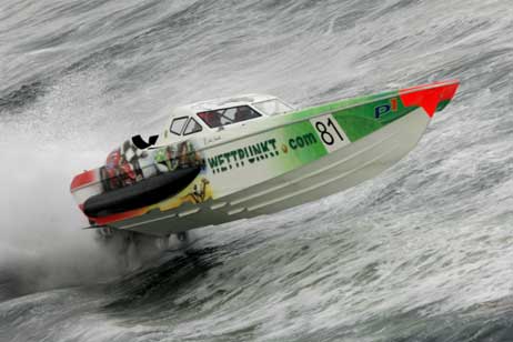Die »Wettpunkt.com« des Österreichers Hannes Bohinc führt die Evolution Kategorie an. Foto: Bryn Williams, Crash.net für Powerboat P1 Management Ltd.