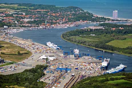 Das Thema Landstrom für Schiffe wird in Travemünde schon seit längerem diskutiert. Foto: KARL ERHARD VÖGELE