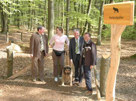 Die Gemeinde Ratekau macht es vor: In der Nähe der Blüchereiche wurde schon im Mai 2005 ein Hundeauslaufgatter eingeweiht. Foto: ARCHIV TRAVEMUENDE AKTUELL