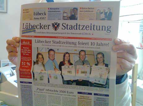 Die »Lübecker Stadtzeitung« erschien heute in einer Jubiläumsausgabe. Es gibt sie jetzt 10 Jahre. Foto: RD