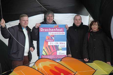 Jan Ehrich, Lutz Treczoks, Uwe Kirchhoff und Yamina Elsner stellten heute das Drachenfest-Programm vor. Foto: <b>JK</b>