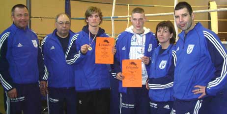 Erfolgreich: Travemündes Boxer. Die Trainer Fred Rocksien und Artur Kullik, Sascha Meyer, Tom Ettl, Trainer Julia Gallo und Eiko Quantz. Foto: <b>TSV</b>
