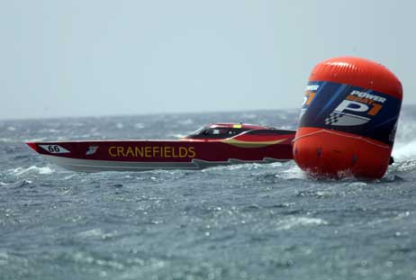 Die »Cranefields Wine« beim Powerboat P1 French Grand Prix vor Marseilles. Foto: <b>SEAREX Offshore Racing Team</b>