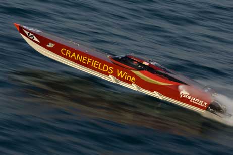 Die »Cranefields Wine« beim Powerboat P1 Tunesian Grand Prix vor Port Yasmine in Tunesien. Foto: <b> SEAREX Offshore Racing Team / Powerboat P1</b>