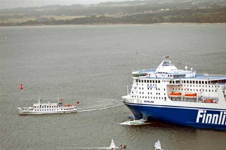 Samstag, 08.09.2007: »Marittima« und »Nordlink« kommen sich bedenklich nahe. Foto: <b>KARL ERHARD VÖGELE</b>