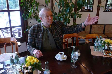 »Die Gemeinde gibt soviel Geld für Scheiß und Dreck aus«, meint Karsten Honhold. Der Pachterlass hätte schon vor Jahren kommen müssen. Foto: <b>KARL ERHARD VÖGELE</b>