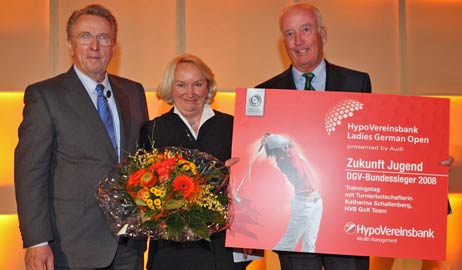 DGV-Präsident Dr. Wolfgang Scheuer, Gesine Loh (Jugendwartin Travemünder Golf-Klub), Dr. Thomas Schad (Präsident Lübeck-Travemünder Golf-Klub). Foto: <b>DGV</b>