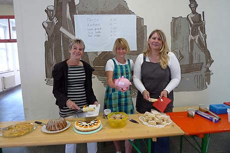 Wenn alle wüssten, wie lecker der Kuchen an der Steenkamp-Schule ist, wäre die Wahlbeteiligung sicher höher... Foto: <b>KARL ERHARD VÖGELE</b>