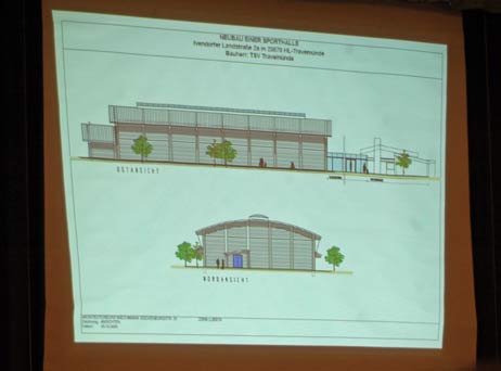 Die Planung der Halle übernimmt der Lübecker Architekt Frank Wiechmann, der in Travemünde schon die Wohnanlage am Helldahl und Gastronomie-Gebäude am Baggersand entworfen hat.