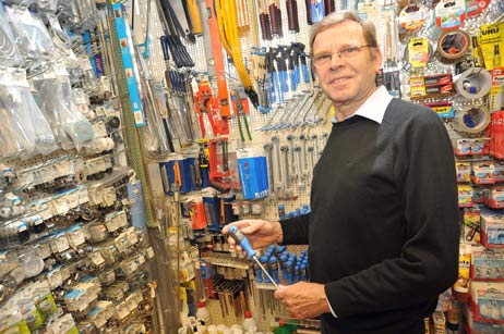Bei Eisenwaren ist Dieter Zimmermann wichtig, dass der Kunde weiß, dass er Qualität bekommt. Foto: <b>TA</b>