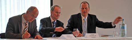 Wirtschaftssenator Sven Schindler, der Kurbetriebsausschuss-Vorsitzende Klaus Petersen und Kurdirektor Uwe Kirchhoff. Foto: <b>TA</b>