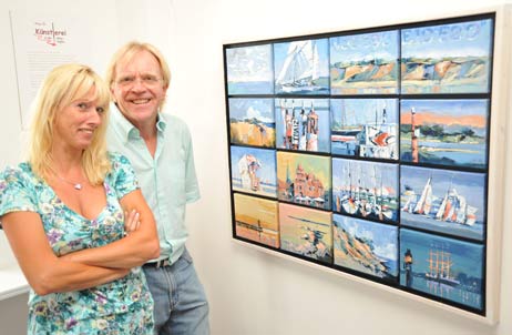 Verstehen sich: Anja Es und Claus Tegtmeier. In der Künstlerei sind bis Ende September Bilder des Hamburger Malers zu sehen. Foto: <b>TA</b>