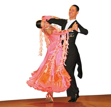 Galanacht mit tänzerischen Spitzenleistungen von Tanzstars der Weltelite: Die Tanzschule Huber-Beuss lädt wieder in den großen Saal des Maritim Strandhotel Travemünde. Foto: <b>HUBER-BEUSS</b>