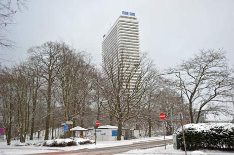 Das Maritim Strandhotel Travemünde lädt am Sonntag, 5. Dezember 2010, zum »Tag der offenen Adventstür«. Foto: <b>ARCHIV TA</b>