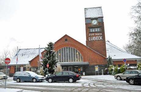 Am 13. Dezember 2010 sollen die Bauarbeiten für den Kombibahnsteig am Strandbahnhof. Foto: <b>ARCHIV TA</b>