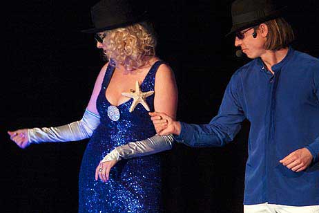 »La Mer«: Die Travemünder Künstler Anja Es und Michael Weigel treten in der Timmendorfer Trinkkurhalle auf. Foto: <b>KARL ERHARD VÖGELE</b>