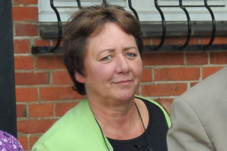 »Wir müssen uns ja in Zukunft darauf einstellen, dass die Travemünder jetzt zu uns gehören«, sagt Gabi Spiller von der Ratekauer SPD. Bei ihr durfte Wolfgang Hovestädt gern sprechen. Foto: <b>ARCHIV TA</b>