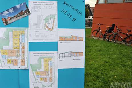 Architektin Sigrid Morawe-Krüger aus Lübeck hat den Neubau entworfen. Das Richtfest ist für Dezember 2011 geplant, die Einweihung für April 2012. Foto: <b>TA</b>