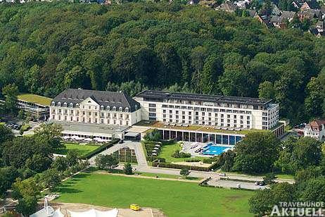 Das »Buddenbrooks Restaurant« im Grand SPA Resort A-ROSA Travemünde unter der Leitung von Christian Scharrer wird vom Guide Michelin in seiner soeben erschienenen Ausgabe 2012 mit 2 Sternen ausgezeichnet. Foto: <b>KARL ERHARD VÖGELE</b>