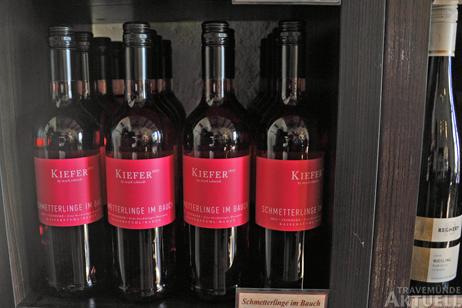 Der Spätburgunder »Schmetterlinge im Bauch« zählt zu den beliebtesten Sorten in der Weinstube. Foto: <b>TA</b>