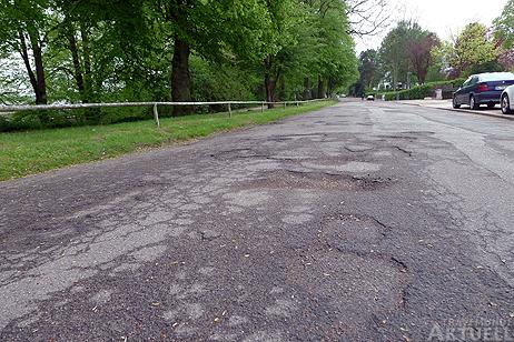 Helldahl ist eine der zehn Straßen, die in Kürze mit einem neuen Belag versehen werden. Fotos: <b>KARL ERHARD VÖGELE</b>