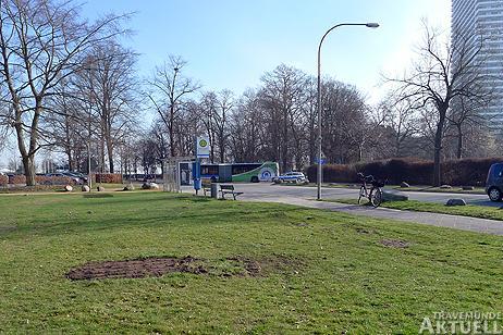 Von der Uhr bliebt nur ein dunkler Fleck im Rasen. Foto: <b>Archiv TA/KEV</b>