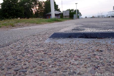 Nach getaner Arbeit hatte das WSA statt des Hindernisses eine Stolperfalle geschaffen. Fotos: <b>KARL ERHARD VÖGELE</b>