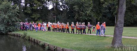 Das Lichterfest begann am Freitagabend mit einem Laternenumzug und Spielmannszug. Fotos: <b>KARL ERHARD VÖGELE</b>