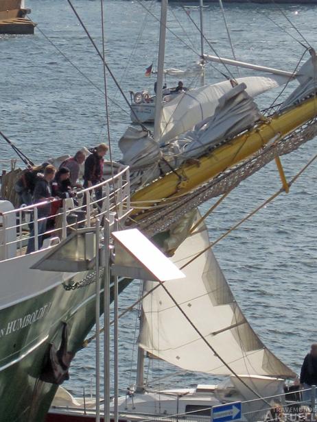 norwegen segelboot rammt bruecke