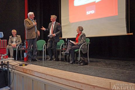 Podiumsveranstaltung während der so genannten »heißen Phase« des Wahlkampfes in der Aula der Stadtschule Travemünde am 19. April 2013. Foto: <b>ARCHIV TA</b>