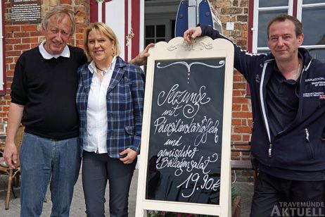 Neues Team der Vogtei-Gastronomie: Restaurantleiter Peter Schipp (links) mit den Inhabern Romy Augustin und Frank Aschendorff. Foto: <b>TA</b>