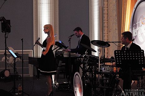Die Live-Band hatte es nicht weit: »Jan, Jentschi und der gute Ton – die kleine feine Band aus Travemünde«. Fotos: <b>KARL ERHARD VÖGELE</b>