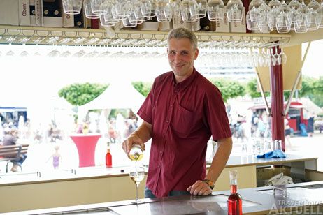Andreas Winkler ist mit seinem beliebten Weinstand wieder bei der »Travemünder Woche« dabei. Foto: <b>TA</b>
