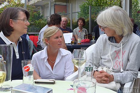 Jasmin Rehder (Mitte) hatte eine Email vom Kurbetrieb bekommen, so dass sich eine längere Diskussion erstmal erübrigte. Foto: <b>KARL ERHARD VÖGELE</b>