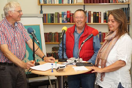 Die Travemünder Medien beschäftigten sich intensiv mit dem Thema, hier Fritz Toelsner (links) von »Radio Travemünde« im Gespräch mit Karl Erhard Vögele und Claudia Berg. Foto: <b>TA</b>