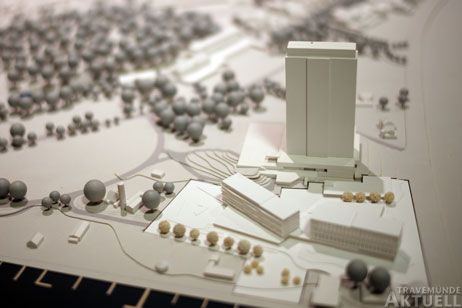Modell des Maritim mit dem davor geplanten Neubau aus Ferienappartements, Hotel und Schwimmbad. Foto: <b>KARL ERHARD VÖGELE</b>