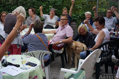 Hundehalter-Treff am 1. Juli 2014: Zu Recht brach damals Jubel aus, als ein Lösung zugesagt wurde. Foto: <b>ARCHIV TA</b>