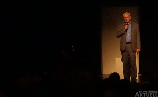 Wolfgang Hovestädt kündigte an, dass die Pfeffermühle im nächsten Jahr gleich dreimal in Travemünde spielen wird. Foto: <b>TA</b>