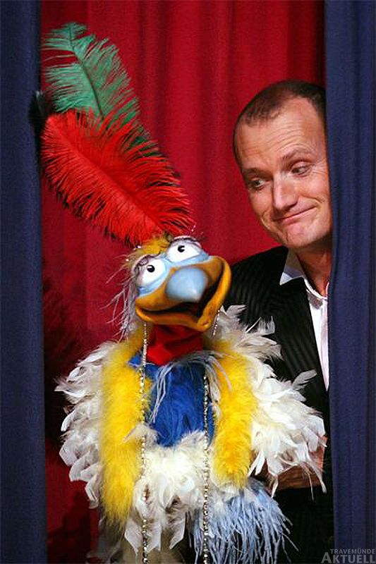 Die Bauchrednercomedyshow von Jan Mattheis steigt am kommendem Samstag, 18. April 2015 um 19:30 Uhr im Kulturbahnhof Travemünde. Foto: <b>Veranstalter</b>