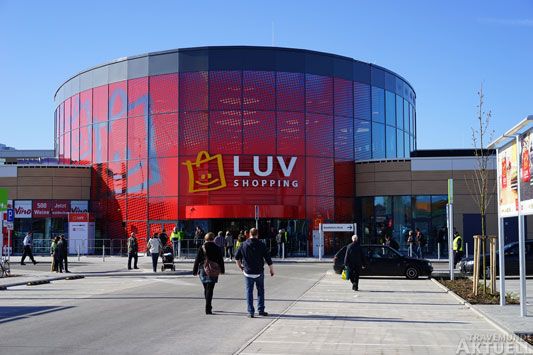 Vor dem LUV Shopping in Dänischburg treffen sich die Beetle-Fans zur Ausfahrt an die Ostsee. Foto: <b>ARCHIV TA</b>