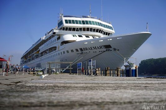Die »Braemar«, eines der wenigen Kreuzfahrt-Schiffe die in diesem Jahr Travemünde anliefen. Foto: <b>ARCHIV TA</b>