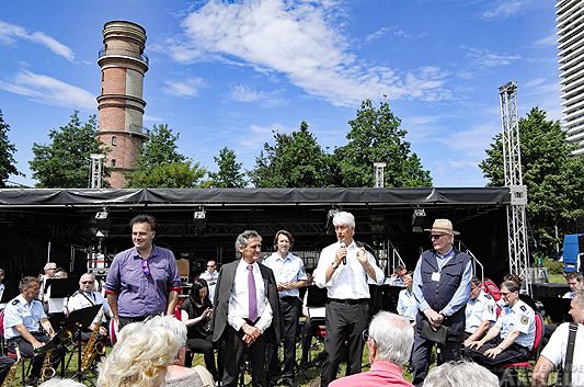 Eröffnungsredner: Christian Lukas (LTM), der amtierende Bürgermeister Bernd Saxe (SPD) aus Lübeck, der Kieler Staatssekretär Fank Nägele (SPD) und der Kulturbühnen-Vorsitzende Wolfgang Hovestädt. Foto: <b>KEV</b>