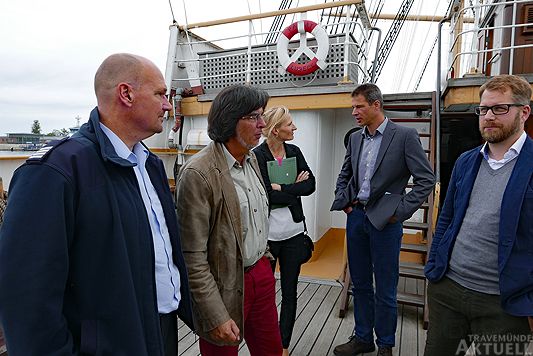 Am Montag wurden an Bord die Brandschutzmaßnahmen erläutert, ohne die das Schiff so nicht weiter hätte betrieben werden können. Fotos: <b>KARL ERHARD VÖGELE</b>