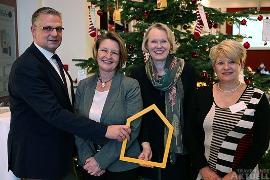 Thomas Lenz, Direktor im A-ROSA Travemünde, Kristina Benecke Mitarbeiterin im Ronald McDonald Kinderhaus Lübeck, Kathrin Kahlcke-Beall, Leiterin des Ronald McDonald Kinderhauses Lübeck und Mitarbeiterin Andrea Ott (v.l.n.r.). Fotos: <b>KARL ERHARD VÖGELE</b>