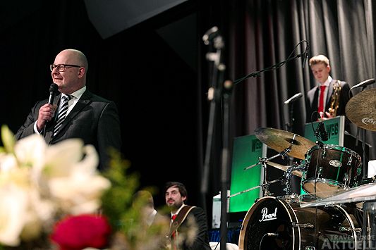 Der neue Direktor des Maritim Strandhotel Travemünde, Thomas Liedl (55) ließ es sich nicht nehmen, persönlich seine Gäste zu begrüßen. <b>Foto Karl Erhard Vögele</b>