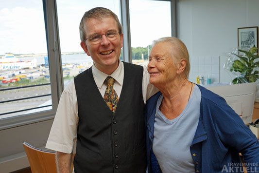 Dr. med. Ulrich v. Rath feierte mit seinen Patienten Eröffnung der neuen Hausarztpraxis im Hafenhaus. Foto: <b>TA</b>