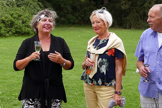 Wassernixen grillen am Grünstrand