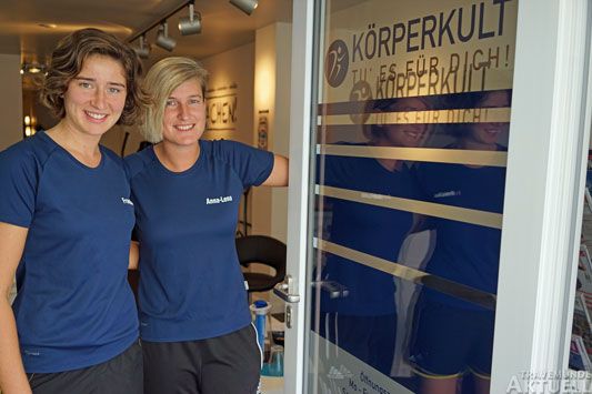 Franziska Wildfeuer (links) und Anna-Lena Heidenreich von »Körperkult« laden zum »Tag der offenen Tür«. Foto: <b>TA</b>